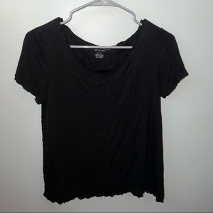 Women’s cropped black top with stretch hem.